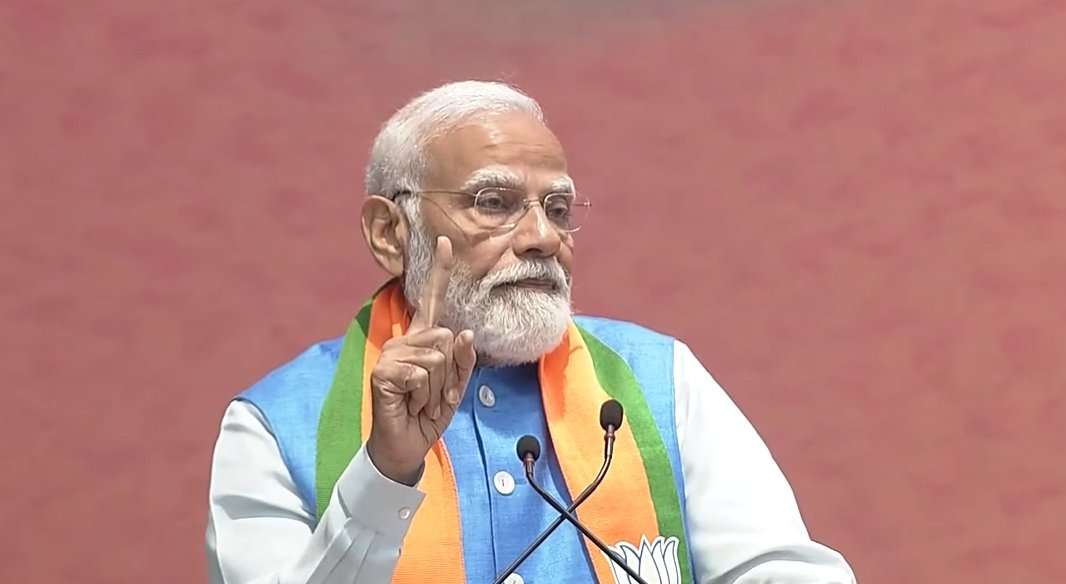PM म्हणाले- 70 वर्षांवरील वृद्धांसाठी ₹ 5 लाखांपर्यंत मोफत उपचार, गरिबांसाठी 3 कोटी घरे बांधणार
