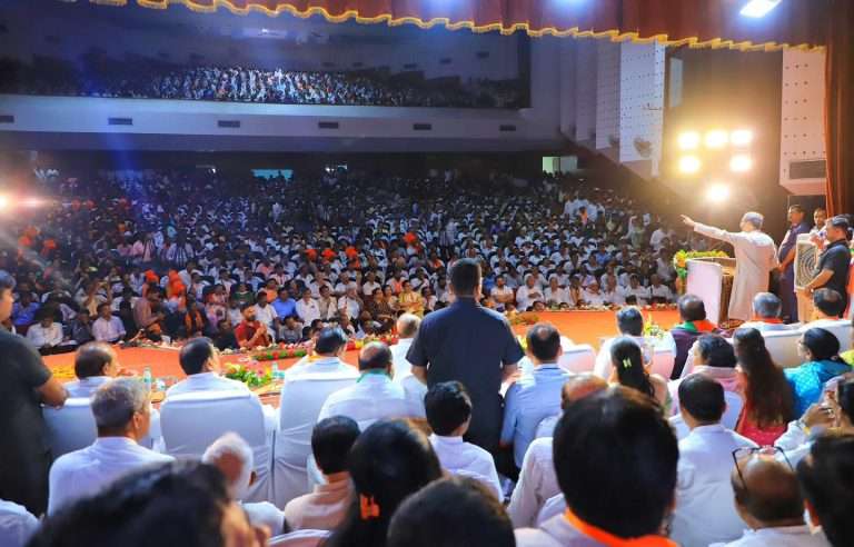 75 वर्षांत काँग्रेसने देशाला लुटले नाही, तेवढे गेल्या दहा वर्षांत मोदी सरकारने देशाला लुटले-उद्धव ठाकरे
