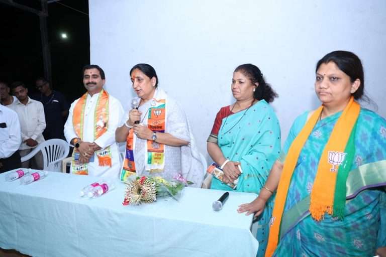 लोकांच्या प्रश्नांची सोडवणुक करणं ही जबाबदारी; जबाबदारीची जाणीव ठेवून काम करणार : सुनेत्रा पवार