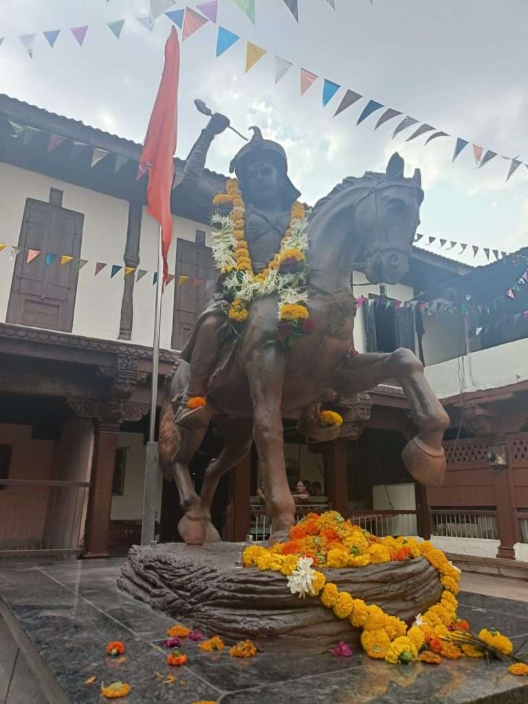 श्रीमंत थोरले बाजीराव पेशवे यांच्या अश्वारूढ पुतळ्याचे अनावरण