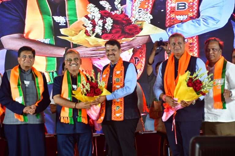 …तुम्ही कफन चोर आहात…उपमुख्यमंत्री देवेंद्र फडणवीस यांचा उद्धव ठाकरेंवर हल्लाबोल
