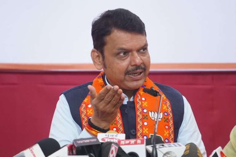 संजय राऊत हे रिकामटेकडे, ते रोजच काहीतरी मत व्यक्त करतात