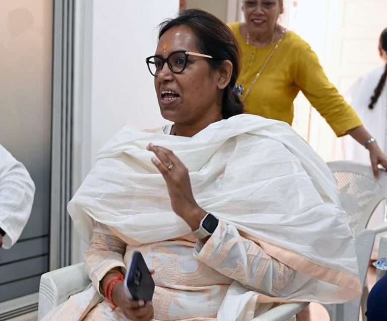 सत्तेचा माज आल्याने थेट राहुल गांधींनाही धमक्या,  संजय गायकवाड,अनिल बोंडे ला अटक का होत नाही ?खासदार वर्षा गायकवाड संतापल्या