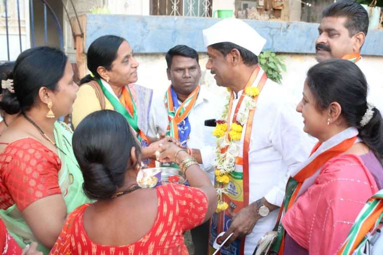 ‘आमचे नागरी प्रश्न सोडवा’वडगाव शेरीत नागरिकांची धंगेकरांकडे मागणी