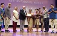 साधू वासवानी इंटरनॅशनल स्कूल ला फिडे बुद्धिबळ शाळा सुवर्ण पुरस्कार प्रदान
