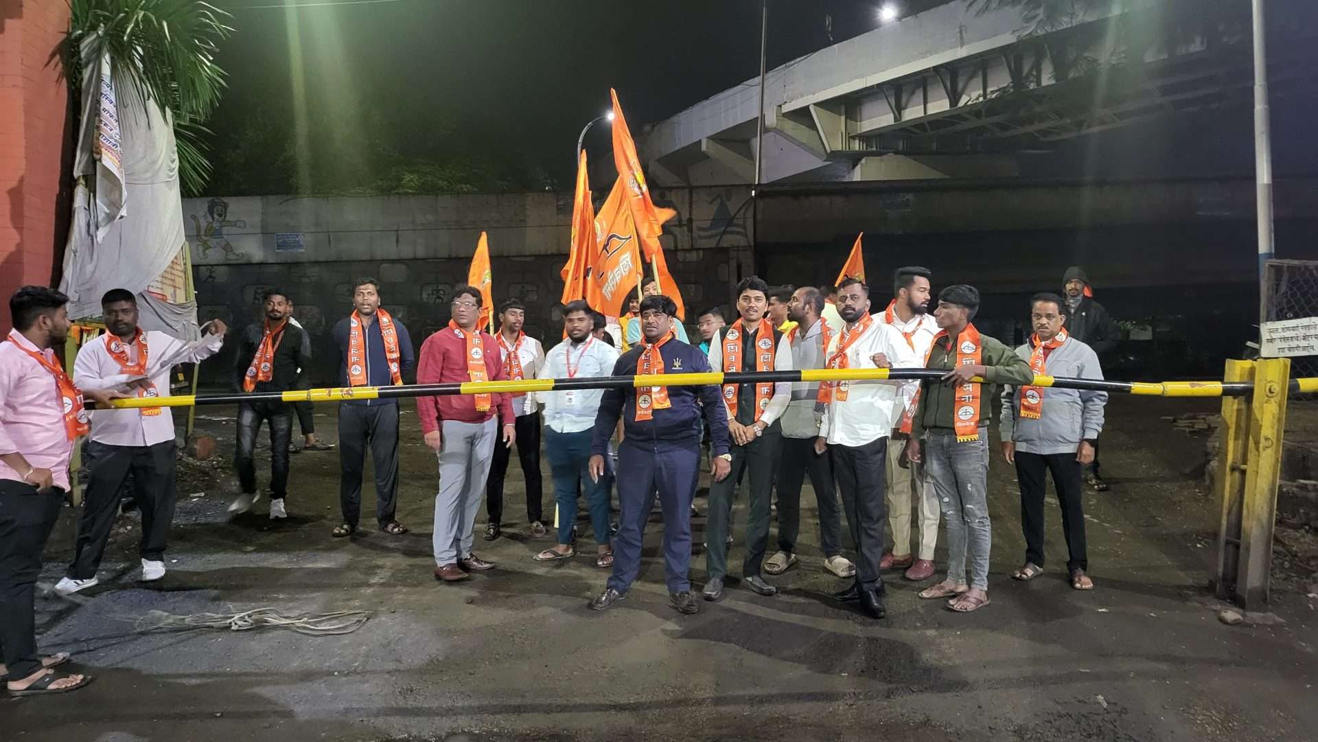 'पीएमपी' कर्मचाऱ्यांचा प्रलंबित मागण्यांच्या पूर्ततेसाठी पहाटे 3 वाजेपासून हडपसर गाडीतळापासून कर्मचाऱ्यांचे बेमुदत काम बंद आंदोलन सुरु