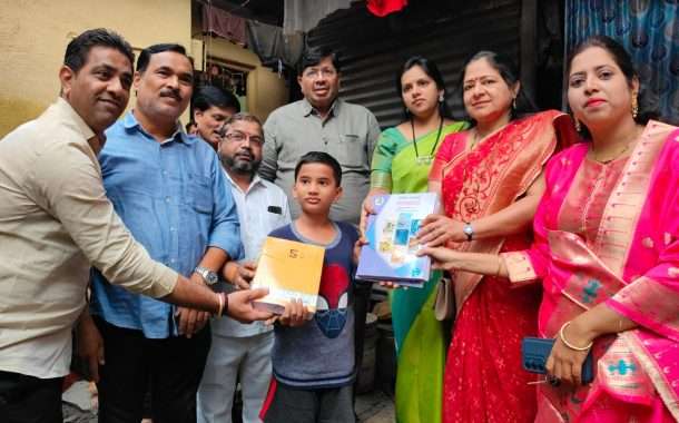 कोथरूड मधील पूरग्रस्त विद्यार्थ्यांसाठी  चंद्रकांतदादा पाटील गेले धावून, विद्यार्थ्यांना तातडीने शालेय साहित्य करुन दिले उपलब्ध