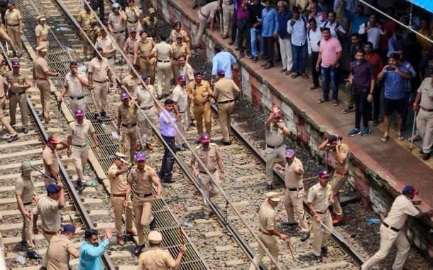 बदलापुरात मुलींच्या लैंगिक शोषणाविरोधात आंदोलन करणारांची धरपकड : 40 जणांना अटक,300 जणांविरोधात FIR