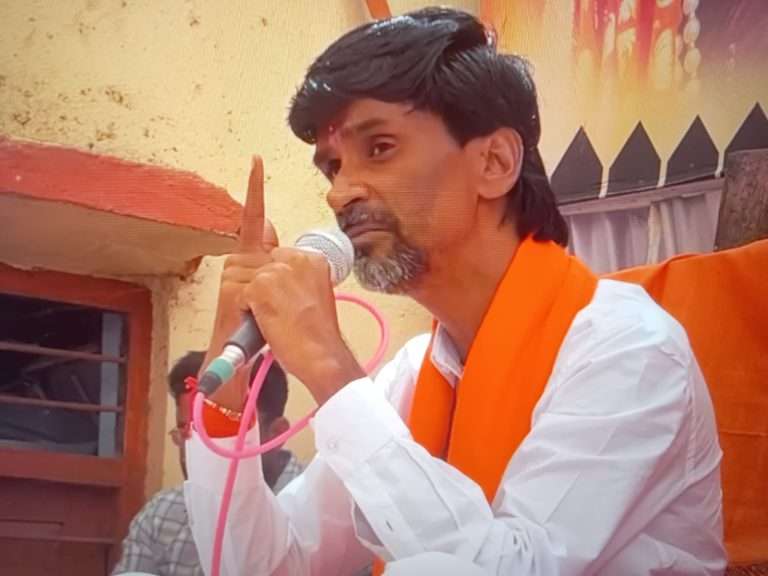 मनोज जरांगे पाटील यांच्या हत्येचा कट उघड; अडीच कोटींची सुपारी, दोन जण ताब्यात