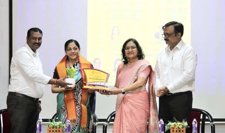 आर्किटेक्ट स्वप्न साकार करणारा सूत्रधार – राजलक्ष्मी अय्यर