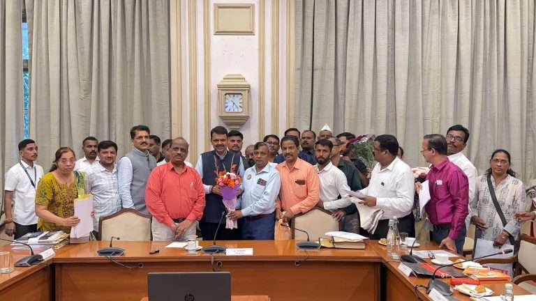 वीज कर्मचाऱ्यांच्या वेतनात घसघशीत वाढ:DCM फडणवीस यांनी घेतला मोठा निर्णय; मार्च 2024 पासून लागू होणार वेतनवाढ