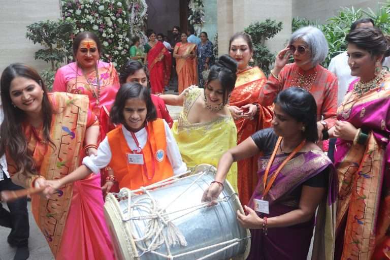 सुरक्षित व सक्षम&nbsp;महाराष्ट्रासाठी सेलिब्रिटींची&nbsp;बाप्पाकडे प्रार्थना