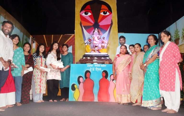 पाच हजार सॅनिटरी पॅडचे वाटप करीत आरोग्यविषयक जनजागृती