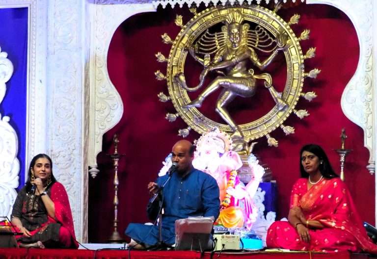 ‌‘गोमु संगतीनं माझ्या तू..‌’, ‌‘दिवाना हुआ बादल‌’,अशा बहारदार गीतांनी रसिकांची सायंकाळ संस्मरणीय