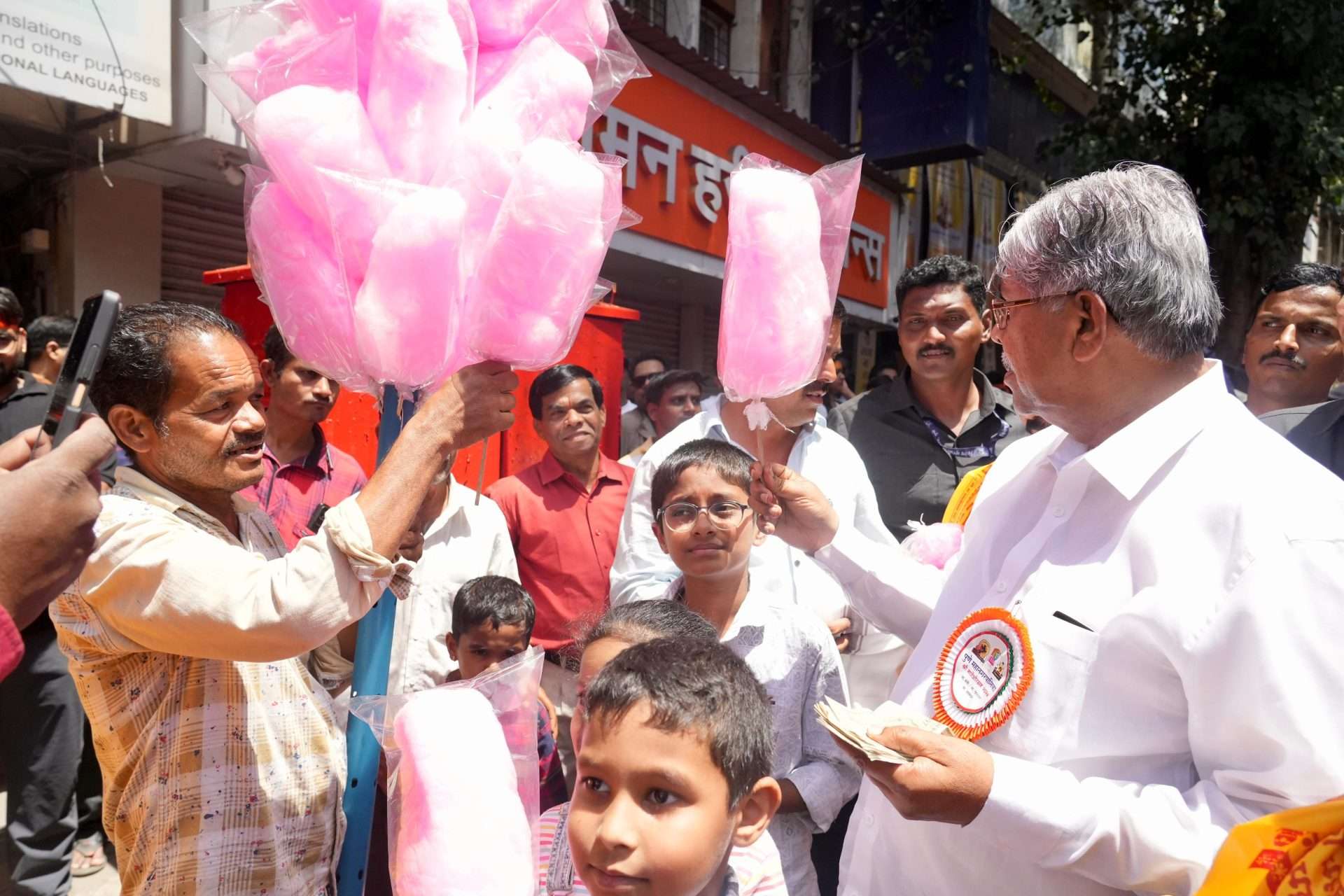 बूढ़ी के बाल आणि मंत्री चंद्रकांतदादा