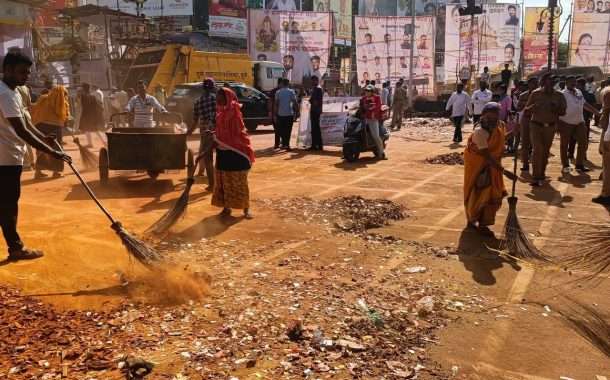 कसबा विश्रामबागवाडा क्षेत्रीय कार्यालय अंतर्गत मिरवणुकीनंतर लगेचच साफसफाईला सुरुवात