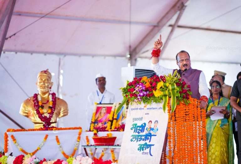 वेडेवाकडे बोलून महायुतीला अडचणीत आणू नका:अजित पवारांनी शिंदे, फडणवीसांपुढे’त्या’२ आमदारांना  सुनावले खडेबोल