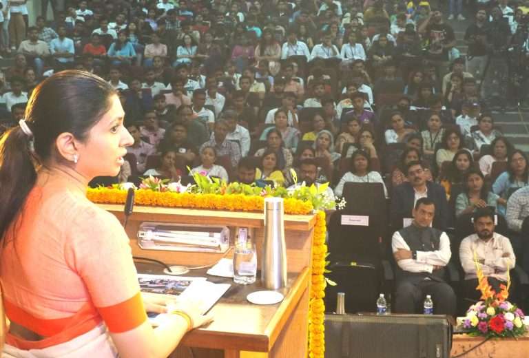 सशक्त व सुरक्षित भारतासाठी युवकांचा पुढाकार हवा : रक्षा खडसे