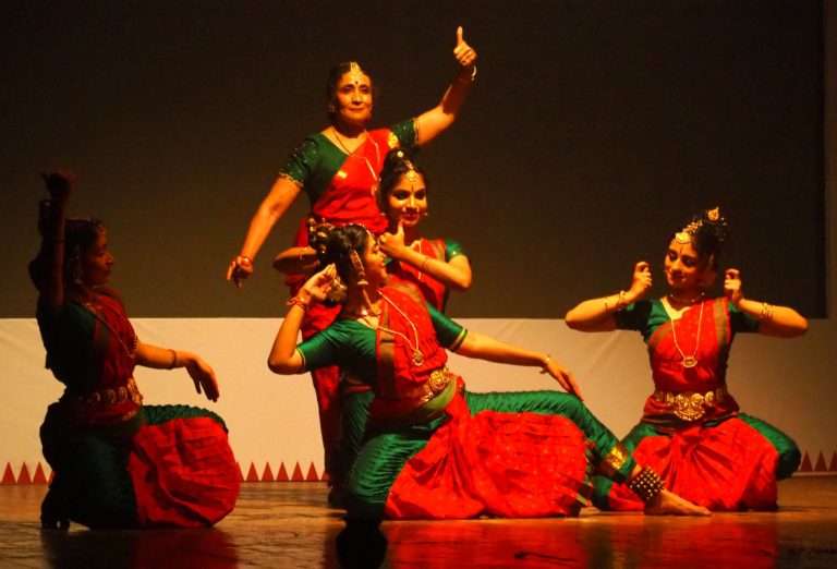 डॉ. प्रभा अत्रे यांना गायन, नृत्याविष्काराद्वारे अभिवादन