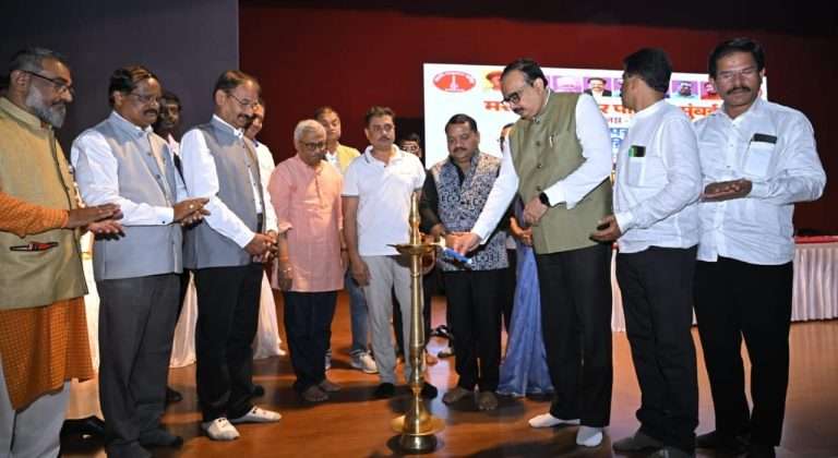 डिजिटल मीडियाच्या पत्रकारांना अधिस्वीकृती द्या – एस. एम. देशमुख