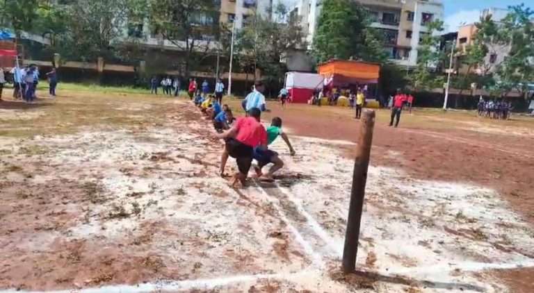 शालेय क्रीडा स्पर्धेत खेळाडूंची गैरसोय, आयोजकांचे दुर्लक्षक्रीडा अधिकाऱ्यांची पालक व शिक्षकांना तंबी