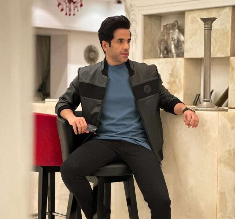 तुषार कपूरचे फेसबुक अकाउंट हॅक:स्टेटमेंट जारी करून चाहत्यांना अलर्ट