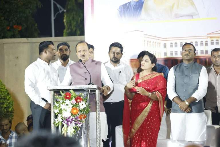 मी शरद पवारांना विचारून राजकीय भूमिका घेतली:सुप्रिया सुळेंच्याविरोधात घरातील उमेदवार देणं ही माझी चूकच – अजित पवार