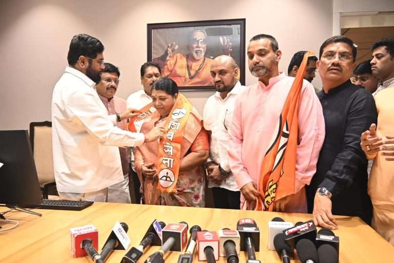 एकनाथ शिंदे यांचा कोल्हापुरात काँग्रेसला झटका:विद्यमान आमदार जयश्री जाधव यांचा शिवसेनेत प्रवेश