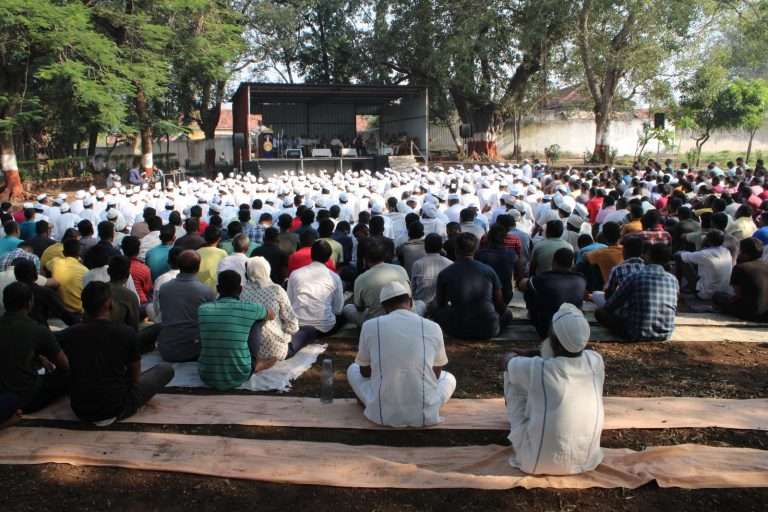 उत्तुंग भिंतींच्या मागे होते अशी ‘दिवाळी पहाट’