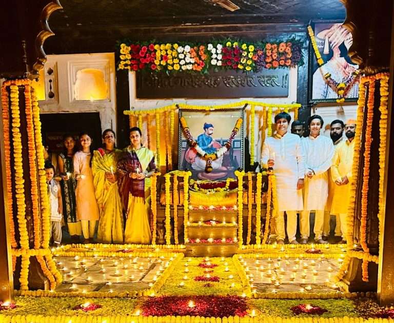 सहस्त्र दीपोत्सवाने लखलखली श्रीमंत गायकवाड सरकार सदर श्रीमंत गायकवाड सरकार प्रतिष्ठान तर्फे आयोजन