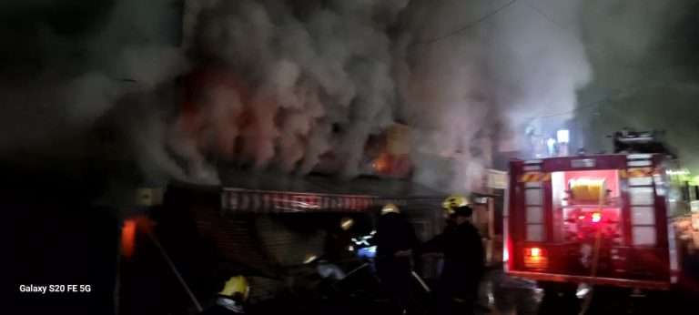 पुणे रेल्वे-स्टेशन समोरील जनरल स्टोअर्सला आग