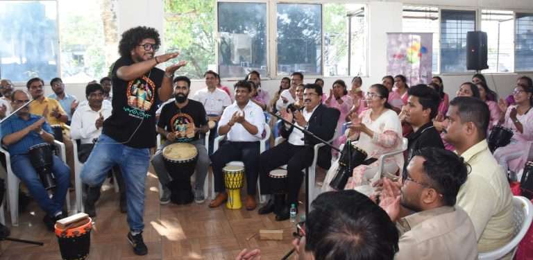 महावितरणमध्ये ‘रिदम ऑफ पीस’मधून सूर बने हमारा!