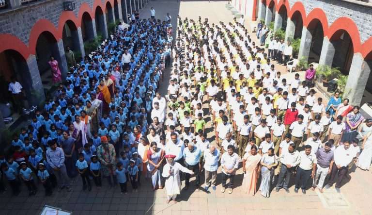 मराठी भाषेला अभिजात दर्जा मिळाल्याचा विद्यार्थ्यांनी एकत्र केला आनंदोत्सव