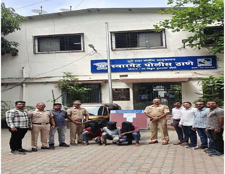 स्वारगेट: प्रवाशांना जबरदस्तीने लुटणारी रिक्षाचालकांची टोळी जेरबंद