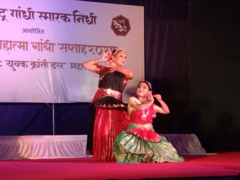 भरतनाटयम् नृत्याने जिंकली रसिकांची मने !