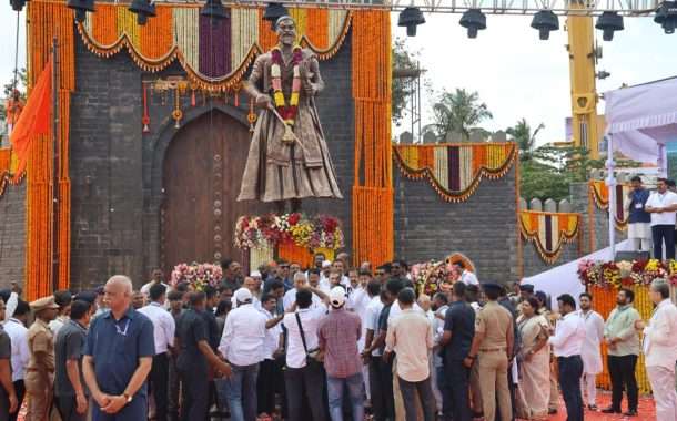 राहुल गांधी महाराष्ट्र दौऱ्यावर:कोल्हापुरात छत्रपतींच्या पूर्णाकृती पुतळ्याचे केले अनावरण