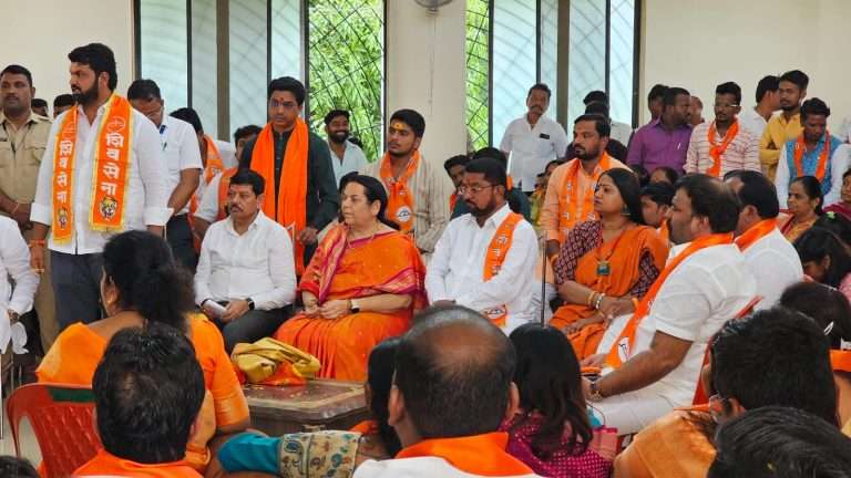 पंढरपुर मंदिर परिसरासाठी १४०० कोटी व पत्रकार गृह निर्माण सोसायटीला ७ कोटी निधीची तरतूद करणारे एकनाथ शिंदे एकमेव मुख्यमंत्री … गोऱ्हे