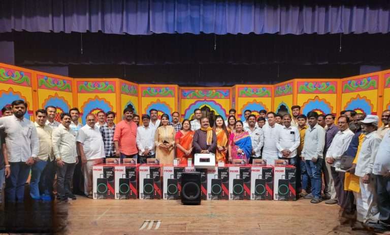 नवरात्रोत्सवा निमित्त विविध मंडळाना स्पीकर सेट भेट देण्याचा क्रिएटिव्ह फाउंडेशन व वेस्टर्न इंडिया फोर्जिंग चा उपक्रम – संदीप खर्डेकर.