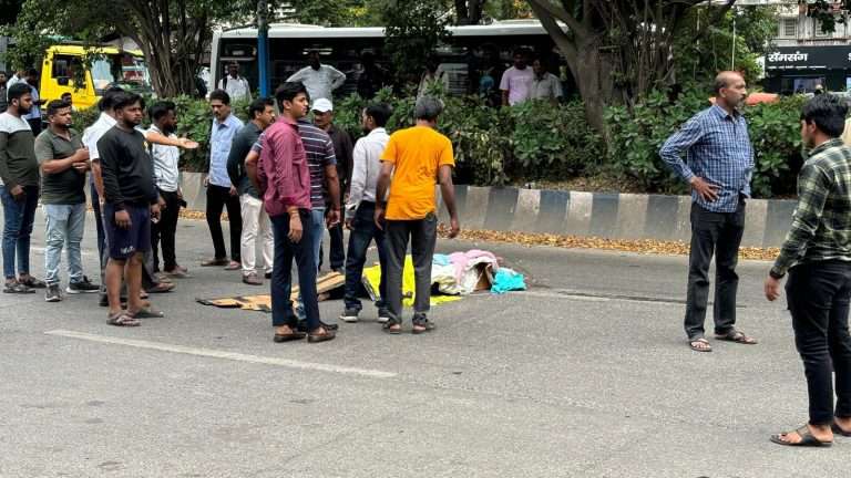 मिक्सरची धडक बसून रस्ता ओलांडणार्‍या तरुणीचा मृत्यु ! कोथरुडमधील घटना