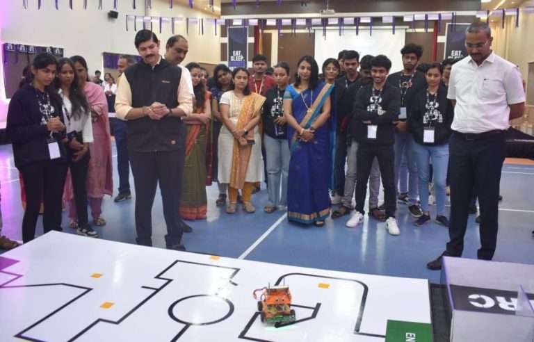 स्पर्धेतून मिळते विद्यार्थ्यांच्या विचारांना प्रेरणा – डॉ. आदित्य अभ्यंकर