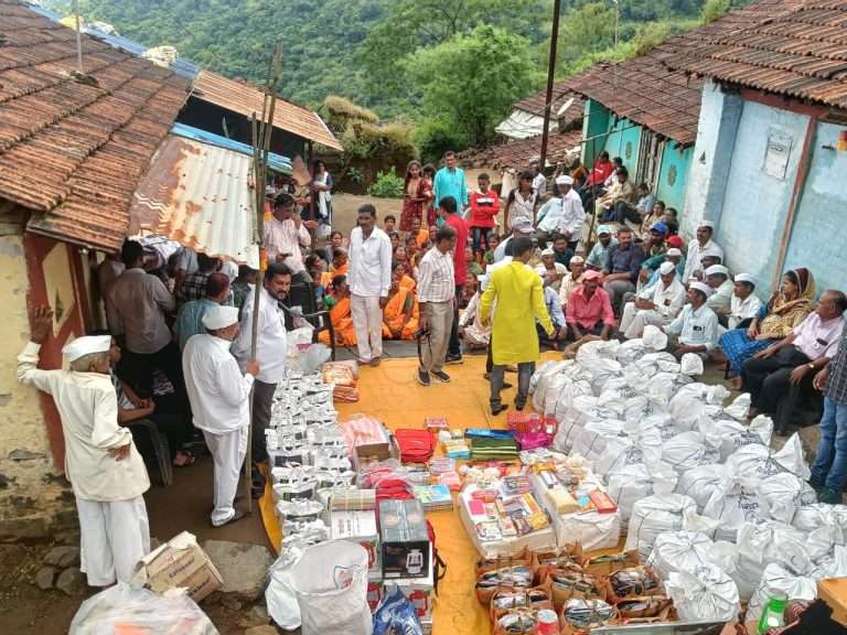 दिवाळी सरंजाम भेटीच्या जोरदार कार्यक्रमाने गहिवले  ग्रामस्थ