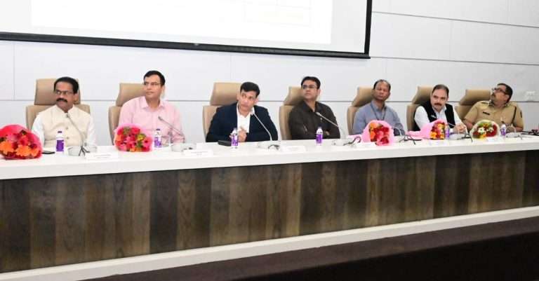 जिल्ह्यातील विधानसभा मतदारसंघातील निवडणूक कामकाजाचा खर्च निरीक्षकांकडून आढावा