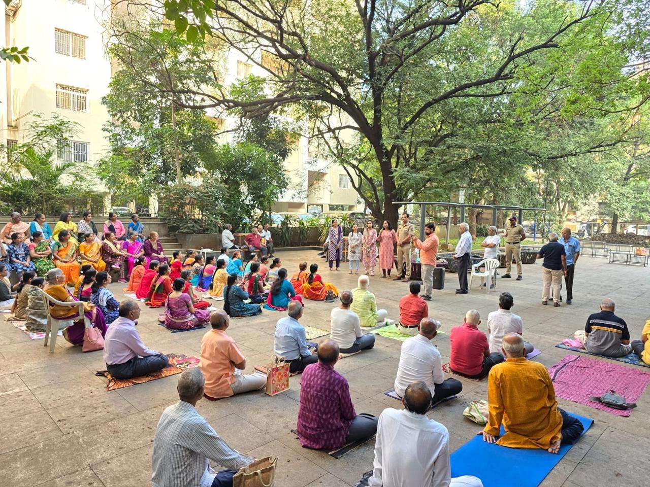 बाणेर टेकडीवर जाणारे नागरिक यांचे करिता एकूण दहा ते बारा मार्गांवर सूचना फलक आणि पोलीस मदत केंद्र