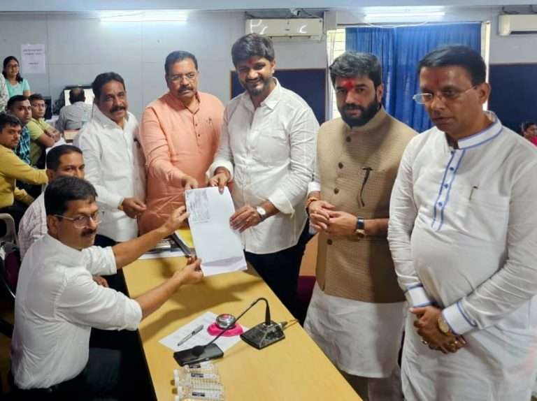 महायुतीचे ऐक्याचे शक्तीप्रदर्शन आमदार शिरोळे यांचा उमेदवारी अर्ज दाखल