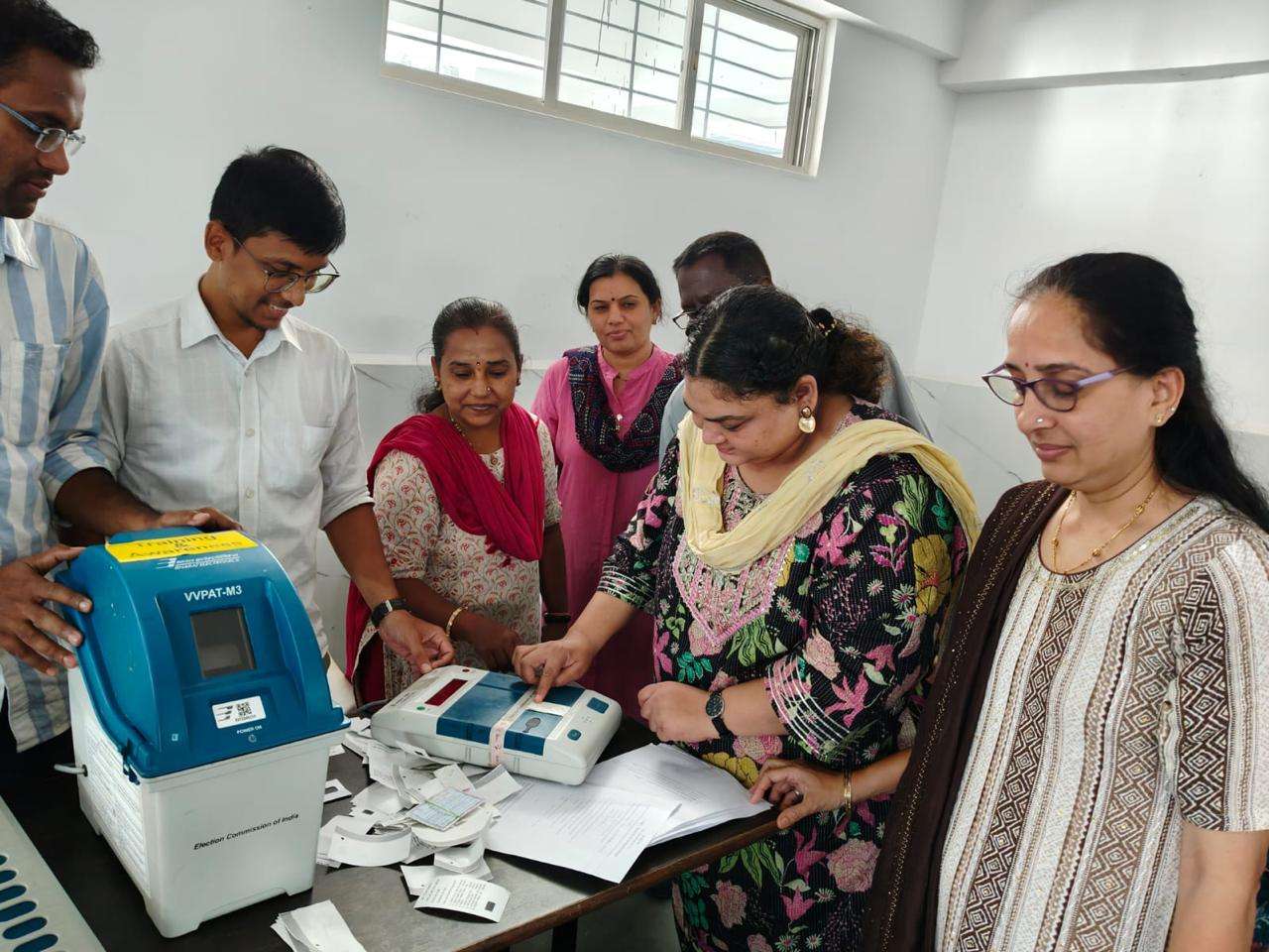 पुणे कॅन्टोन्मेंट मतदारसंघात २ हजार ८०० निवडणूक कर्मचा-यांना प्रशिक्षण