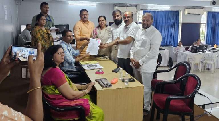 काँग्रेसचे उमेदवार दत्ता बहिरट यांचा उमेदवारी अर्ज दाखल