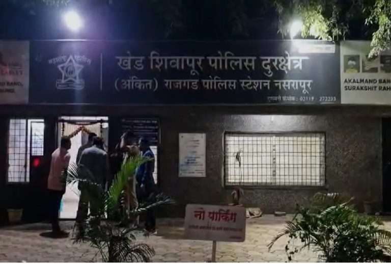 खेड शिवापूरच्या परिसरात खासगी वाहनातून  पाच कोटी रुपये पोलिसांनी  केले जप्त