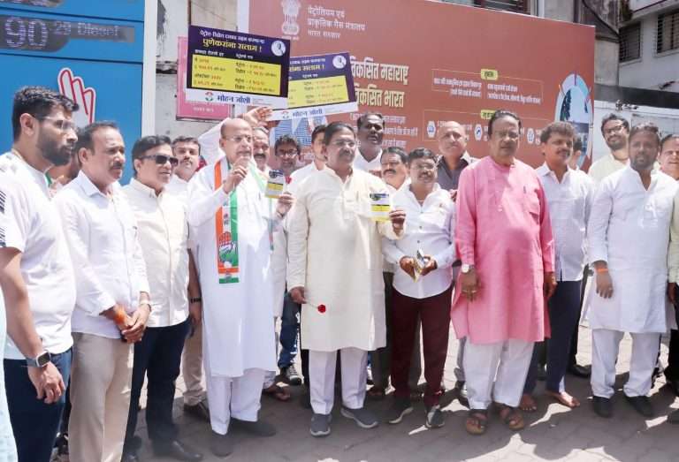 पेट्रोल दरवाढ सहन करणाऱ्या पुणेकरांना सलाम!