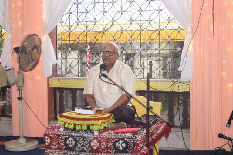 अहंकार, अज्ञानाचे वस्त्र काढून भगवंतासमोर जावे- कथाकार आनंद जोशी