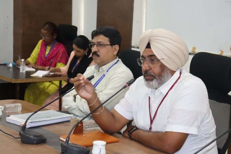 उमेदवारांनी आदर्श आचारसंहितेचे पालन करून प्रशासनास सहकार्य करावे:-मनवेश सिंग सिद्धू